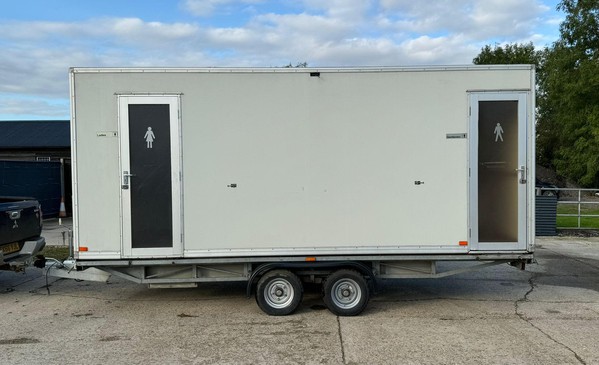 Secondhand 3+1 Luxury Toilet Trailer For Sale