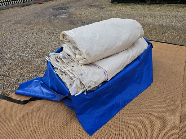 Marquee in tent bag / Valise