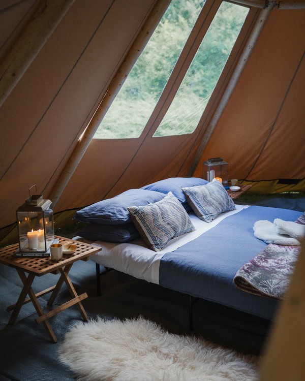 Tipi with window