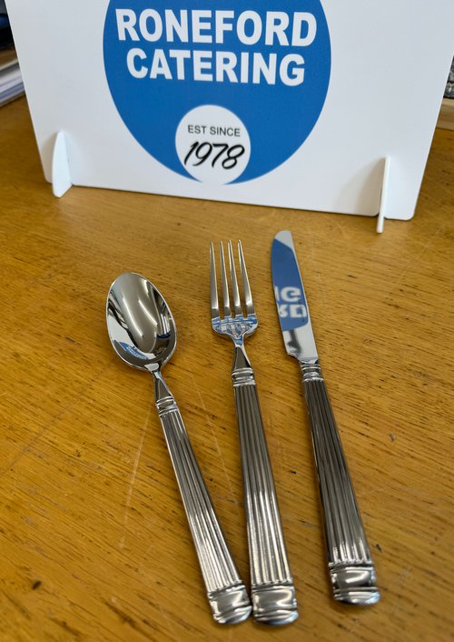 Folio Carolyn Cutlery - 18/10 Stainless Steel For Sale Folio Carolyn Cutlery - 18/10 Stainless Steel For Sale
