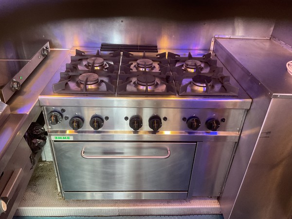 Catering vehicle with six burner oven