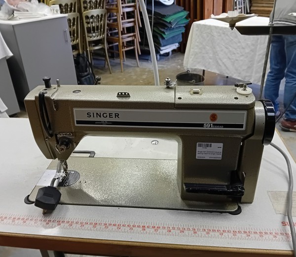 Secondhand Singer Industrial Sewing Machine For Sale