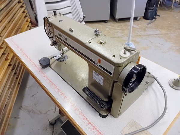 Secondhand Singer Industrial Sewing Machine For Sale