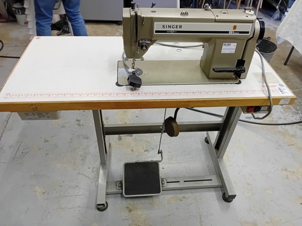 Secondhand Singer Industrial Sewing Machine For Sale