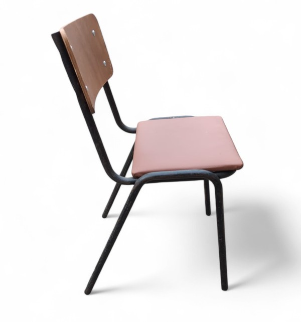 Secondhand 32x Vintage Stacking Chairs For Cafe Bar Restaurant