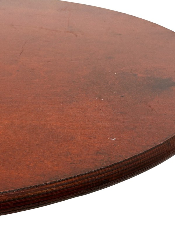 Round high tables 61 cm in diameter and 2 cm deep