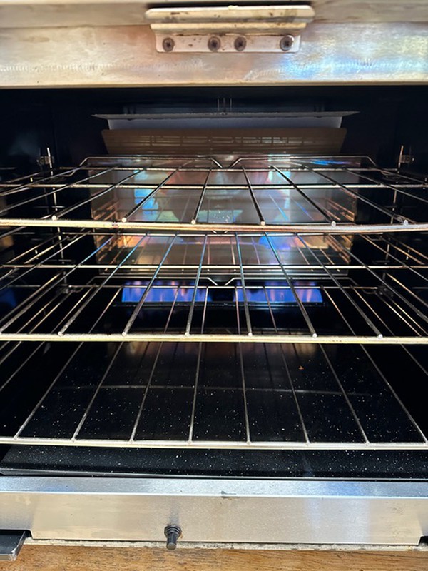 Range cooker with double oven