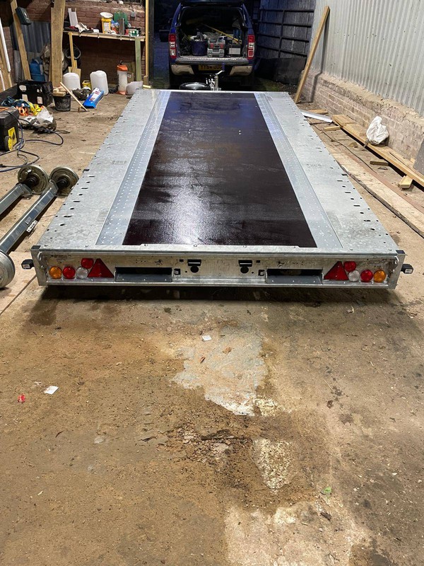 Flat bed trailer with ramp storage 3.5T