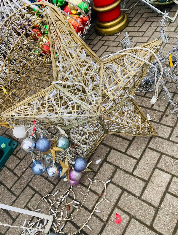 Secondhand Outdoor Christmas Decorations