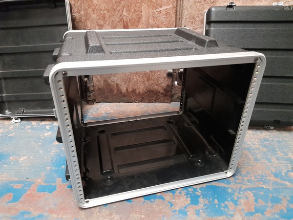 Secondhand 8u ABS Rack Flight Cases Excellent Condition Lift Off Front and Rear Lids For Sale