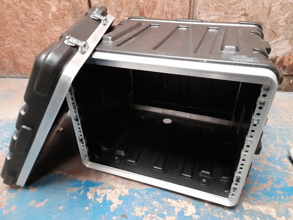 Secondhand 8u ABS Rack Flight Cases Excellent Condition Lift Off Front and Rear Lids For Sale