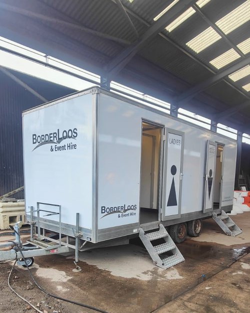 Secondhand Used 4 + 2 Toilet Trailer For Sale Secondhand Used 4 + 2 Toilet Trailer For Sale