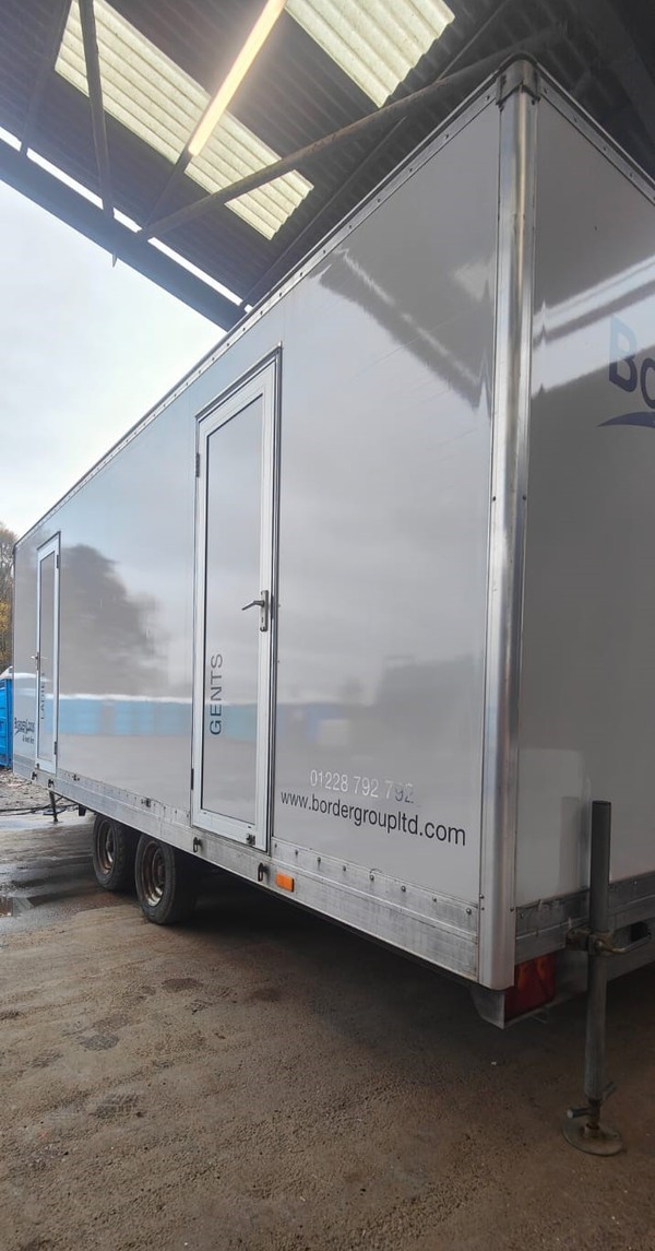 Used 4 + 2 Toilet Trailer For Sale