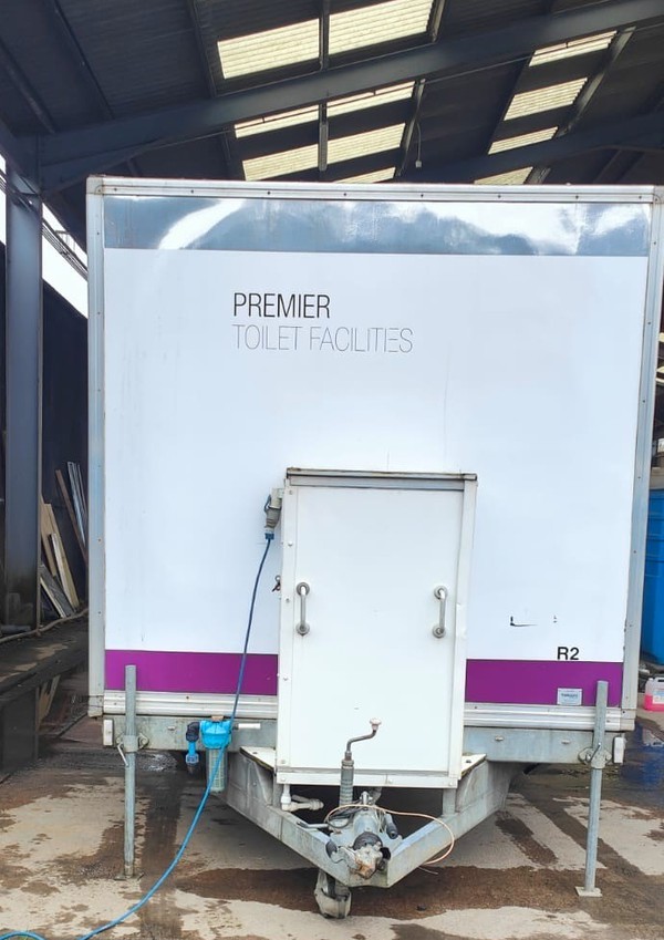 Used 4 + 2 Toilet Trailer Unit For Sale