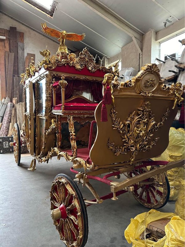 Douch royal wedding carriage