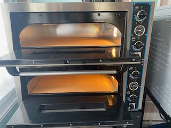 Selling Adexa pizza oven pf6262 including stand