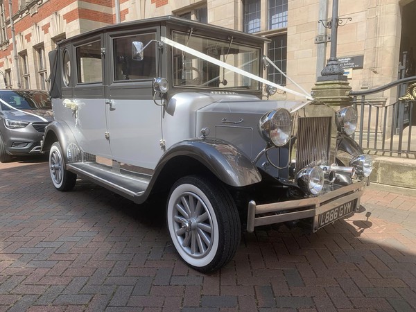 Imperial Landaulette decorated for a wedding