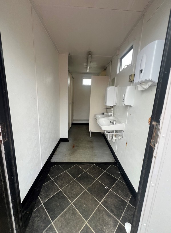 2+1 Jackleg Toilet Block