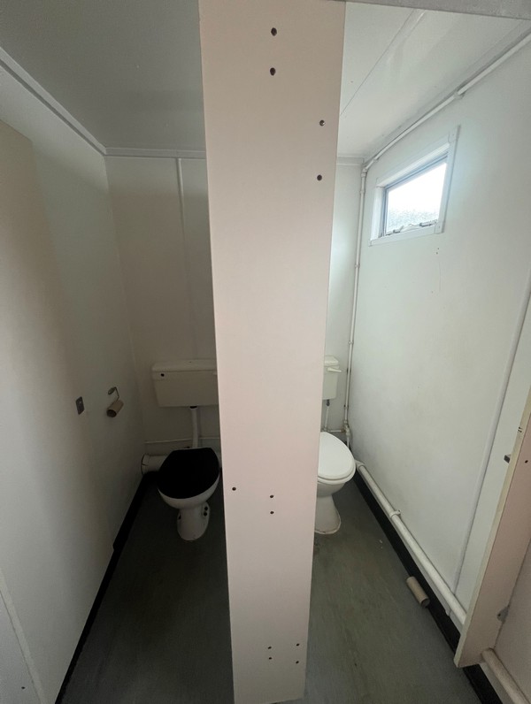 Secondhand 2+1 Jackleg Toilet Block