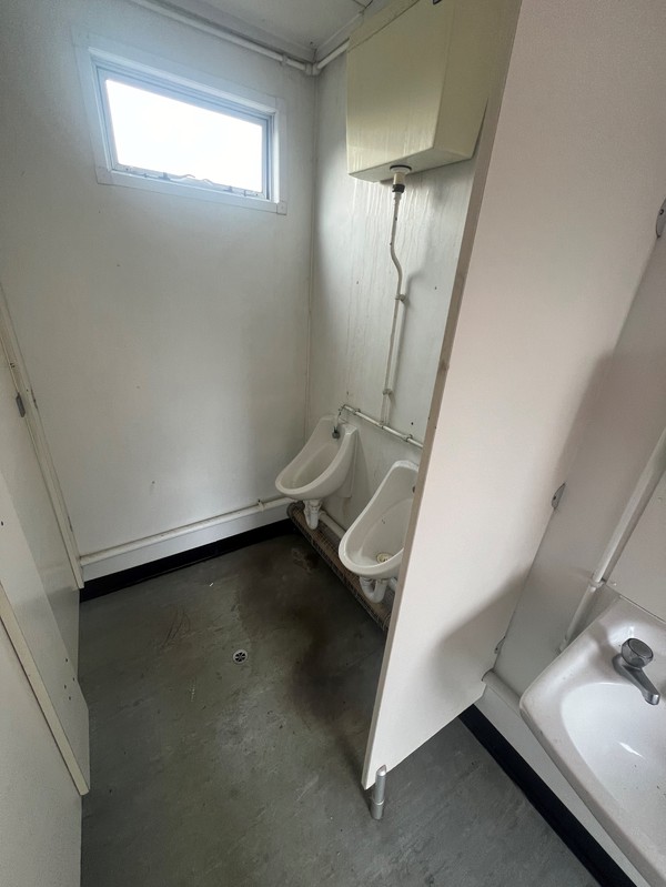 Used 2+1 Jackleg Toilet Block