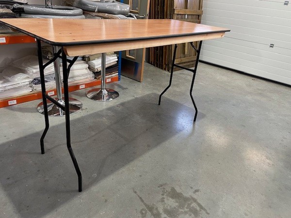 New 15x Hi Top Table For Sale