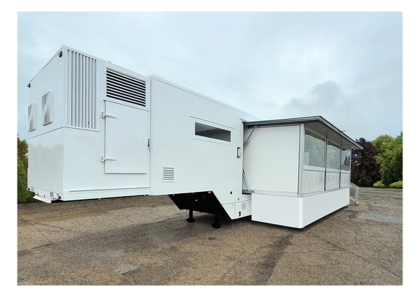 Secondhand Titan 57 13.6 m Single Gullwing Production Exhibition Marketing Trailer For Sale