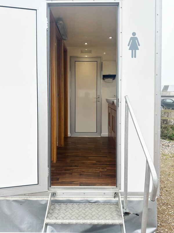 Second hand white toilet trailer for sale