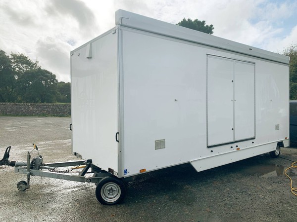 Exhibition trailer with turntable for sale