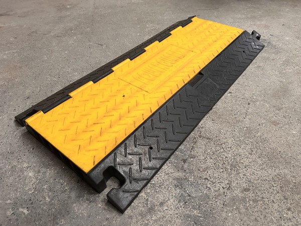 Black and yellow cable ramp joinable