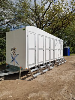 6 Bay Shower Trailer