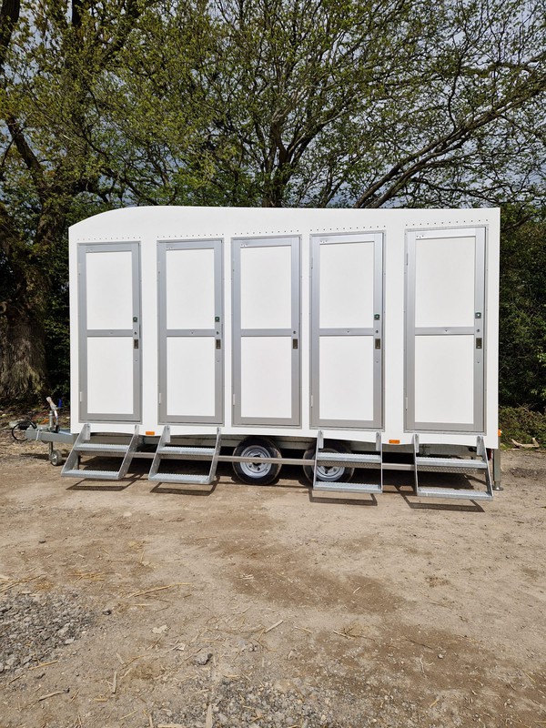 White 4 Bay Shower Trailers for sale