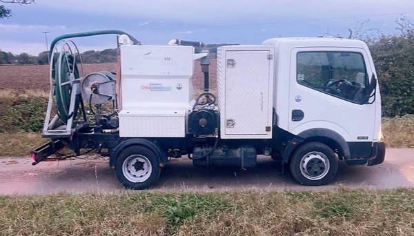 Nissan 3500kg Toilet service truck