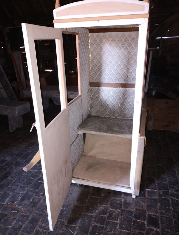 Secondhand 1965 Sedan Chair