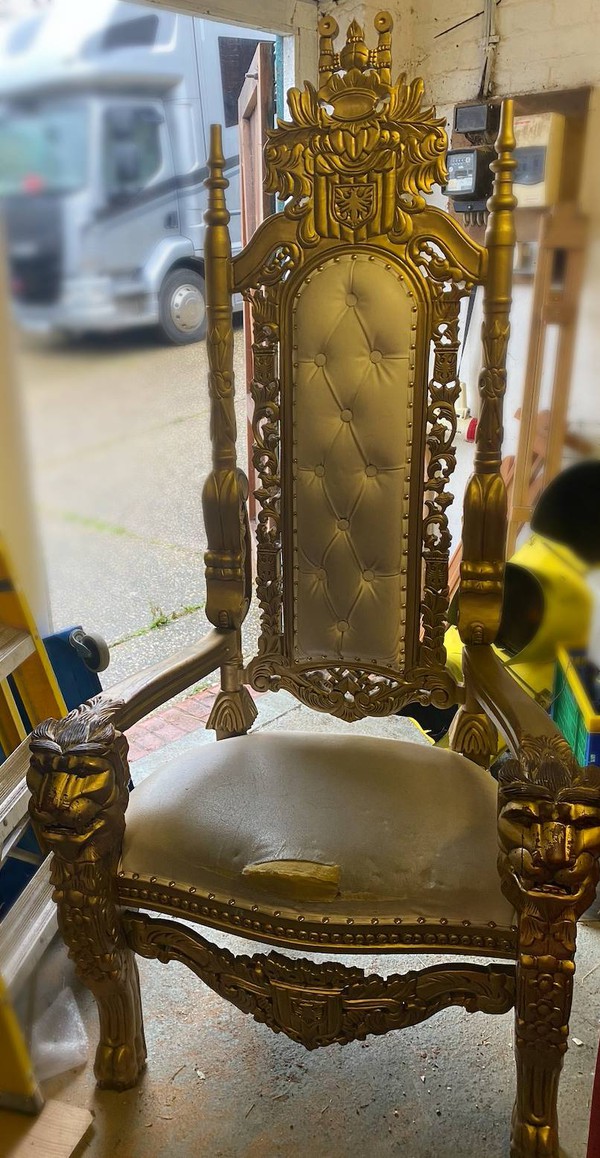 Gold Throne / wedding chair