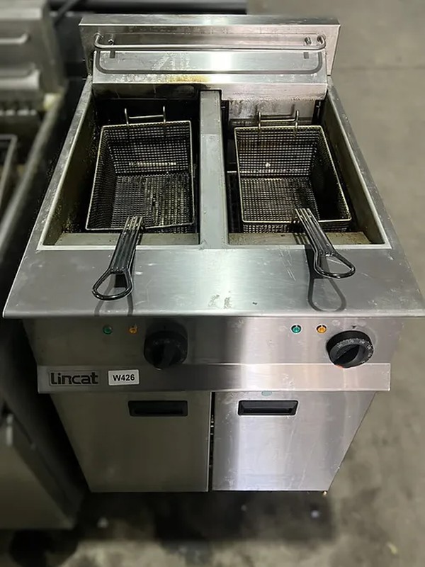 Secondhand Lincat Twin Tank Fryer 3 Phase