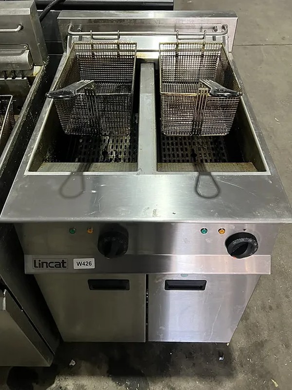 Secondhand Lincat Twin Tank Fryer 3 Phase For Sale