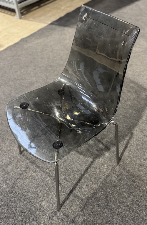50x Callagaris Stackable chairs with polycarbonate seat shell and metal base 50x Callagaris Stackable chairs with polycarbonate seat shell and metal base