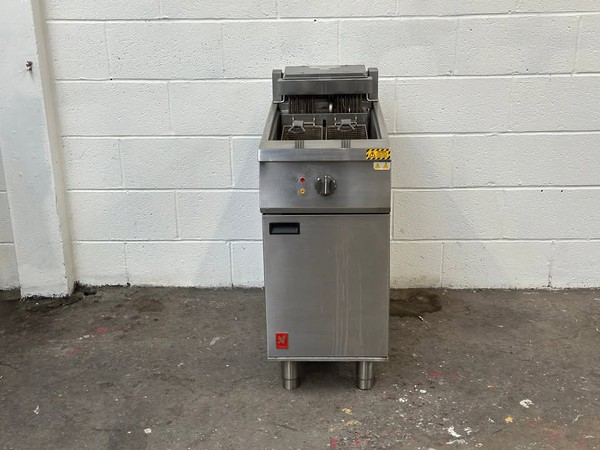 Free standing electric fryer