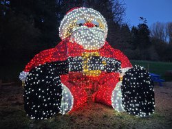 Secondhand Used 5m x 5m Light Up Santa Sculpture For Sale