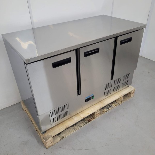 B Grade Polar Triple Door Stainless Bench Fridge 368Ltr G622 For Sale