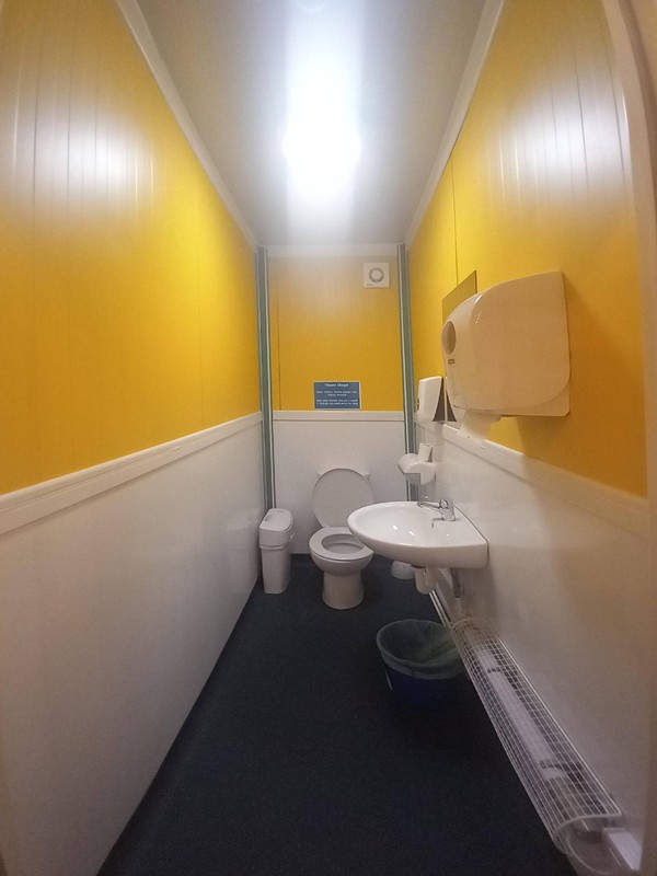 Toilet cubicle