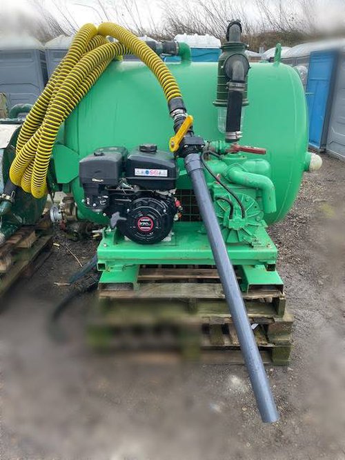 Vacuum tank with tiger tail pipe Vacuum tank with tiger tail pipe