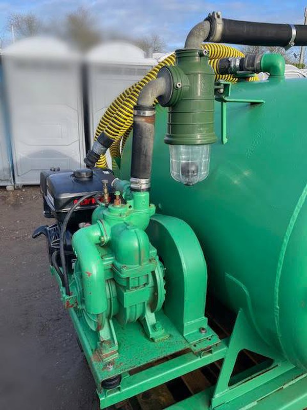 Vacuum pump