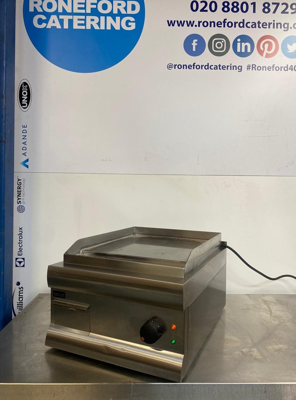 Used 2x Electric Lincat Counter Top Griddle GS4