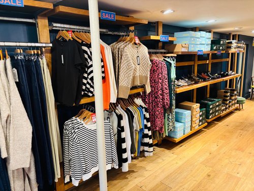 Cloths shop shop fittings for sale Cloths shop shop fittings for sale