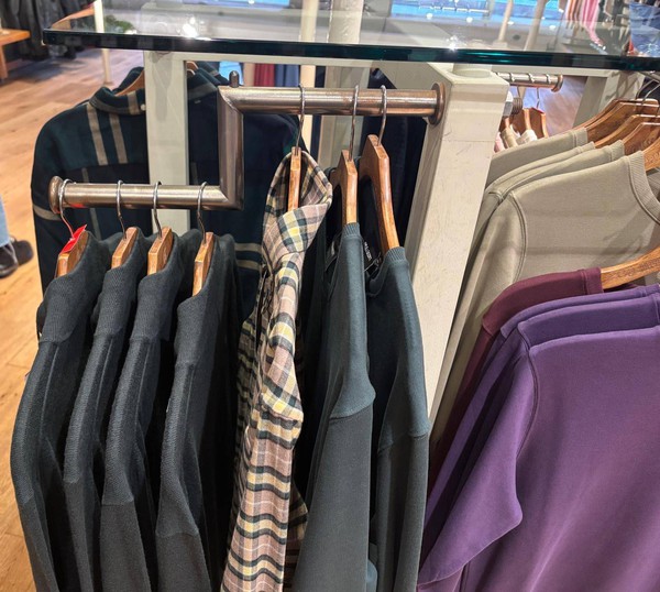 Fashion display rails