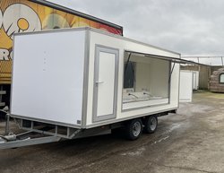 6 bay hair washing trailer unit