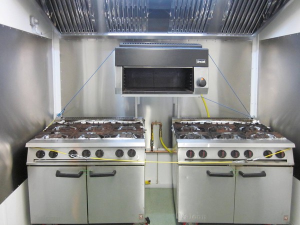 Mobile kitchen with ventilation