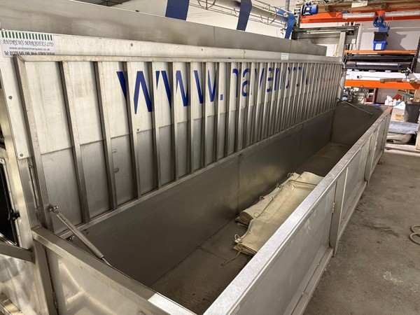 Marquee soaking tank