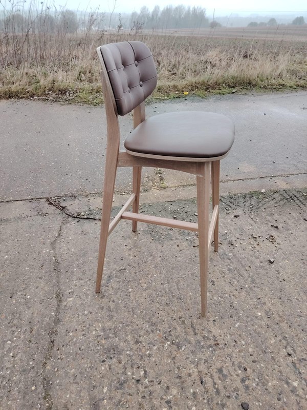 102x Restaurant Chairs & Bar Stools For Sale